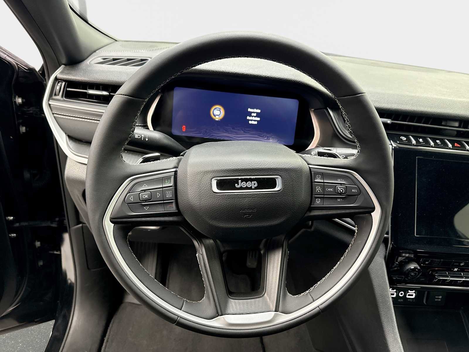 Used 2024 Jeep Grand Cherokee Altitude image 11