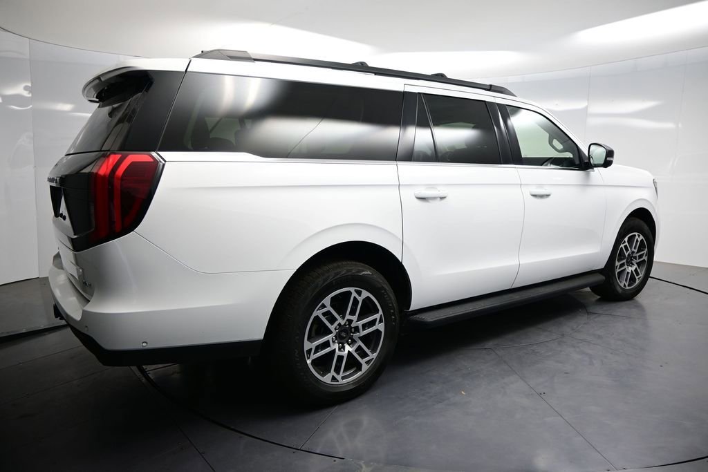 Used 2025 Ford Expedition Max Active AWD/4WD image 3