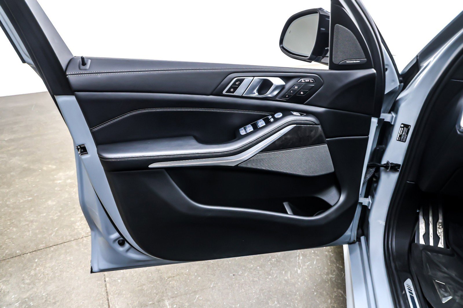 Used 2024 BMW X7 xDrive40i w/ M Sport Package image 22