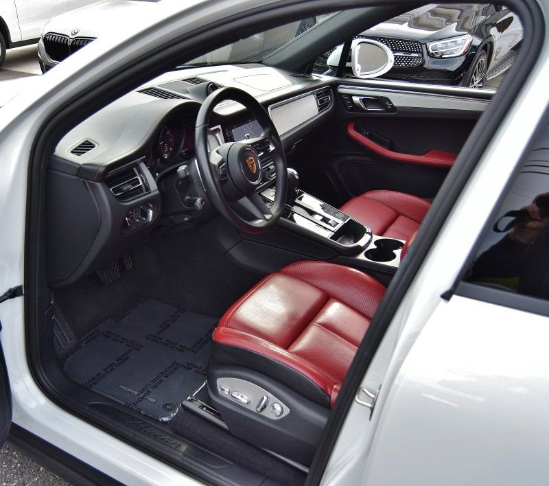Used 2023 Porsche Macan image 16