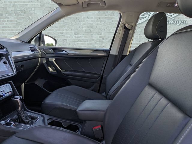 Certified 2023 Volkswagen Tiguan SE w/ Panoramic Sunroof Package FWD image 23