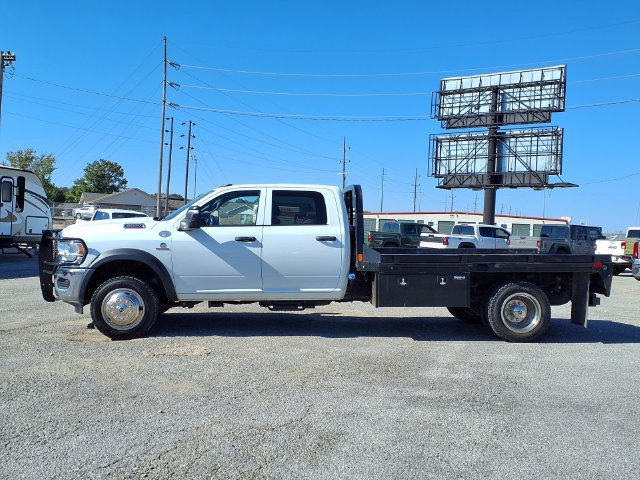 Used 2024 RAM 5500 Tradesman w/ Chrome Appearance Group AWD/4WD image 18