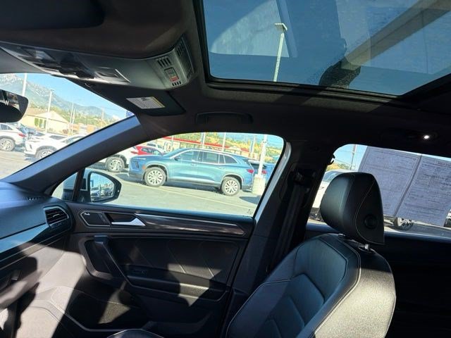 Used 2021 Volkswagen Tiguan SEL Premium R-Line w/ 3rd Row Seat Package AWD/4WD image 17