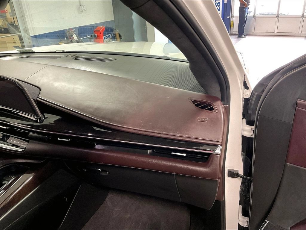Used 2024 Cadillac Escalade Sport Platinum w/ Heavy-Duty Trailer Package AWD/4WD image 13