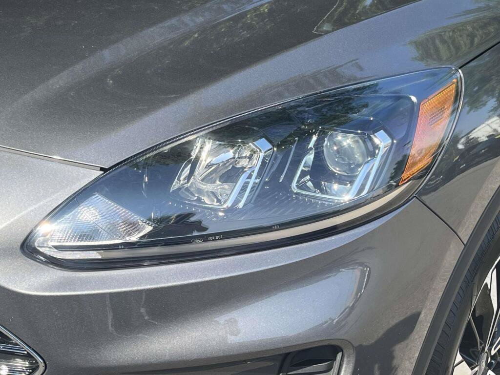 Used 2022 Ford Escape SE w/ SE Sport Appearance Package AWD/4WD image 14