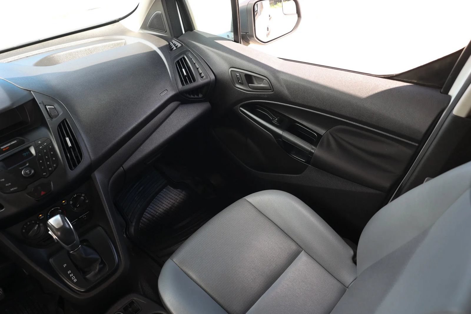 Used 2018 Ford Transit Connect XL FWD image 15