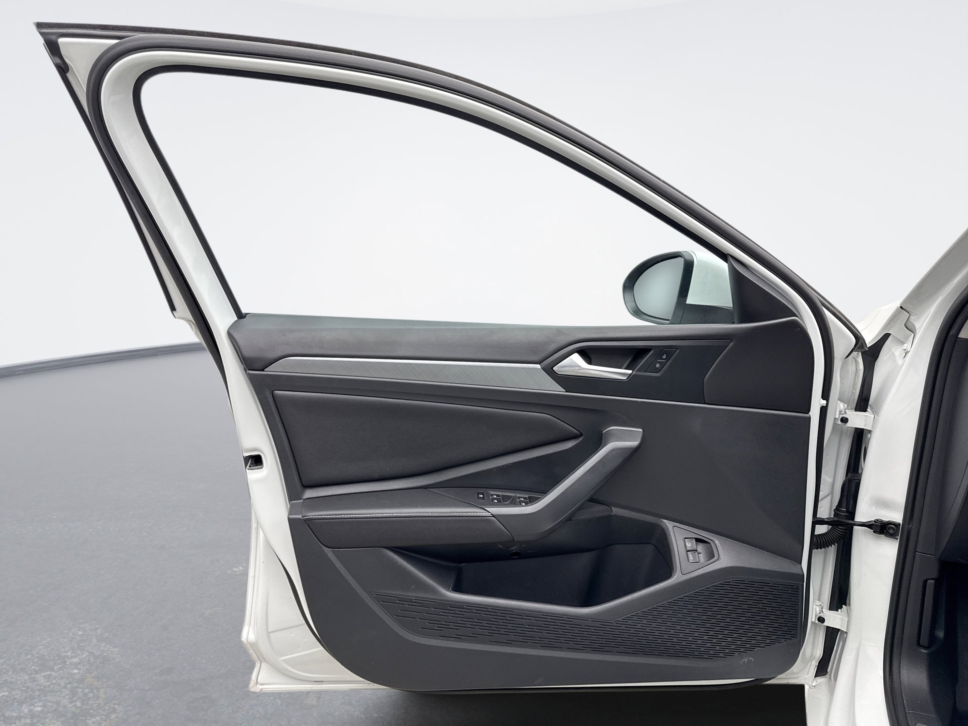 Used 2023 Volkswagen Jetta SE w/ Panoramic Sunroof Package image 9