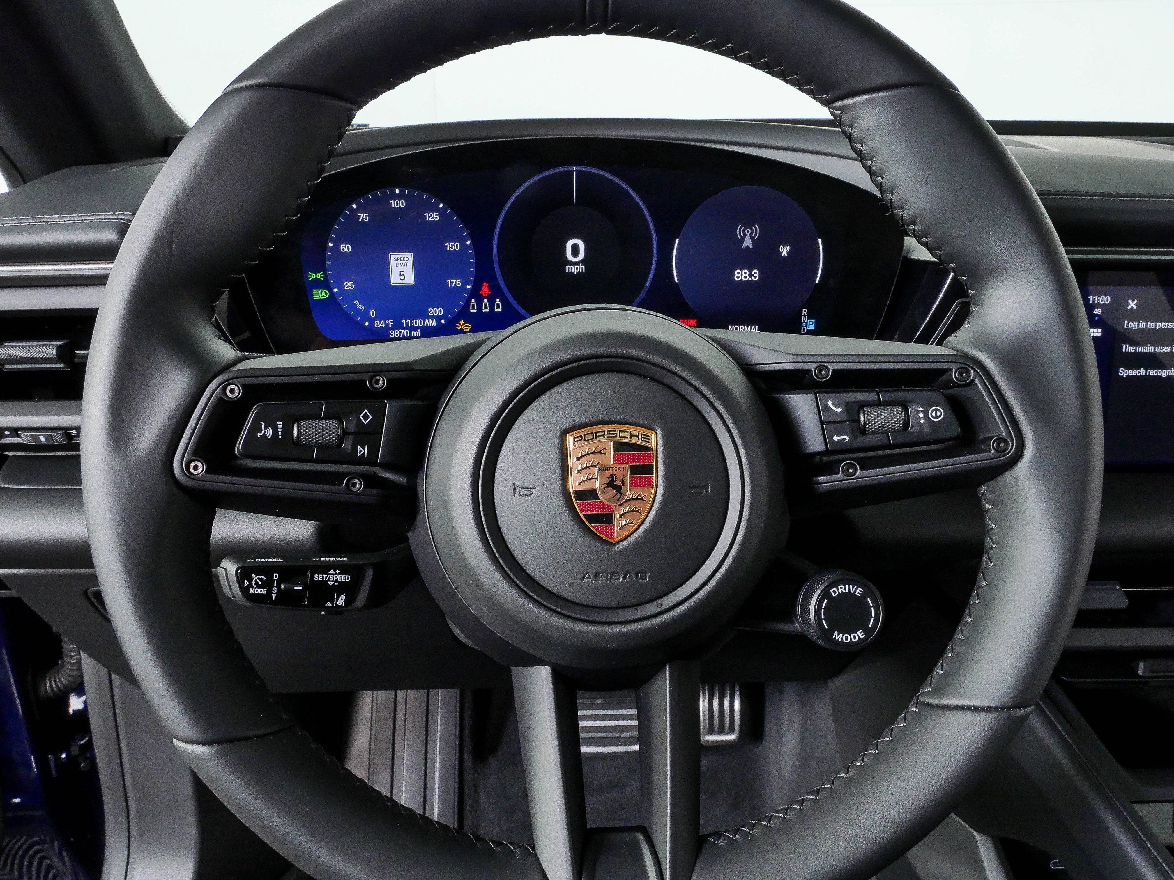 Certified 2025 Porsche Macan Electric RWD image 9