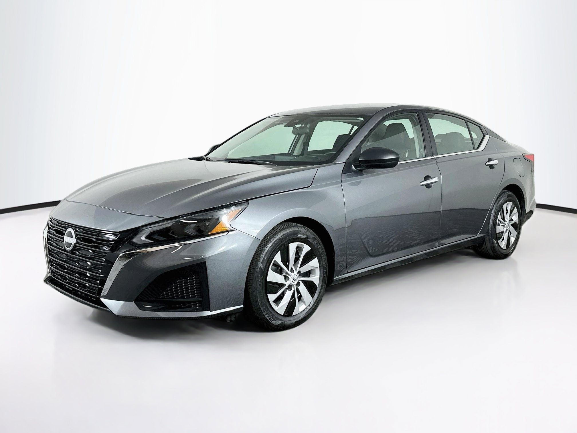 Used 2025 Nissan Altima 2.5 S FWD image 3