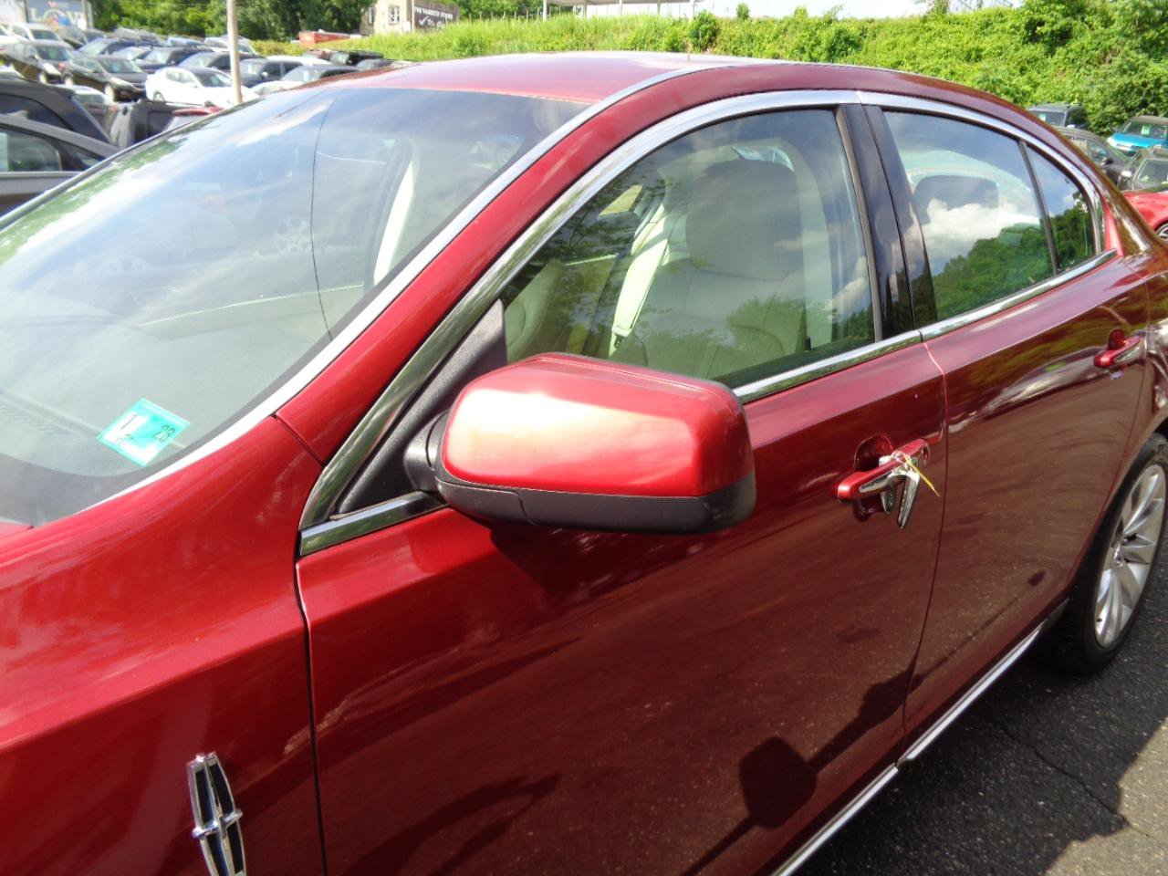 Used 2014 Lincoln MKS FWD image 11
