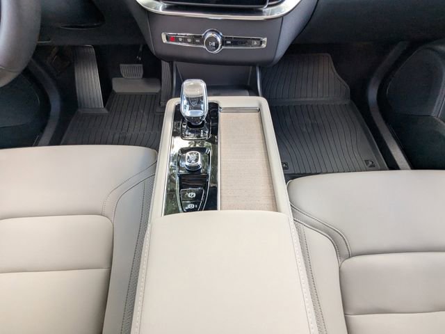 New 2026 Volvo XC90 B6 Plus w/ Protection Package Premier image 20