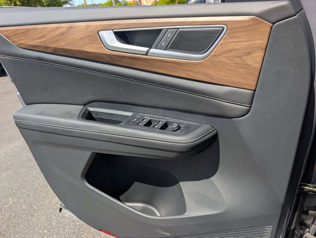 Used 2025 Volkswagen Atlas SE image 19