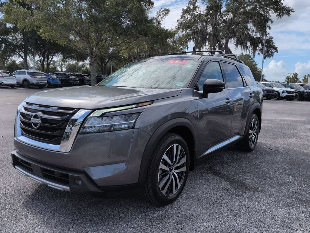 Certified 2022 Nissan Pathfinder Platinum w/ Cargo Package AWD/4WD image 8