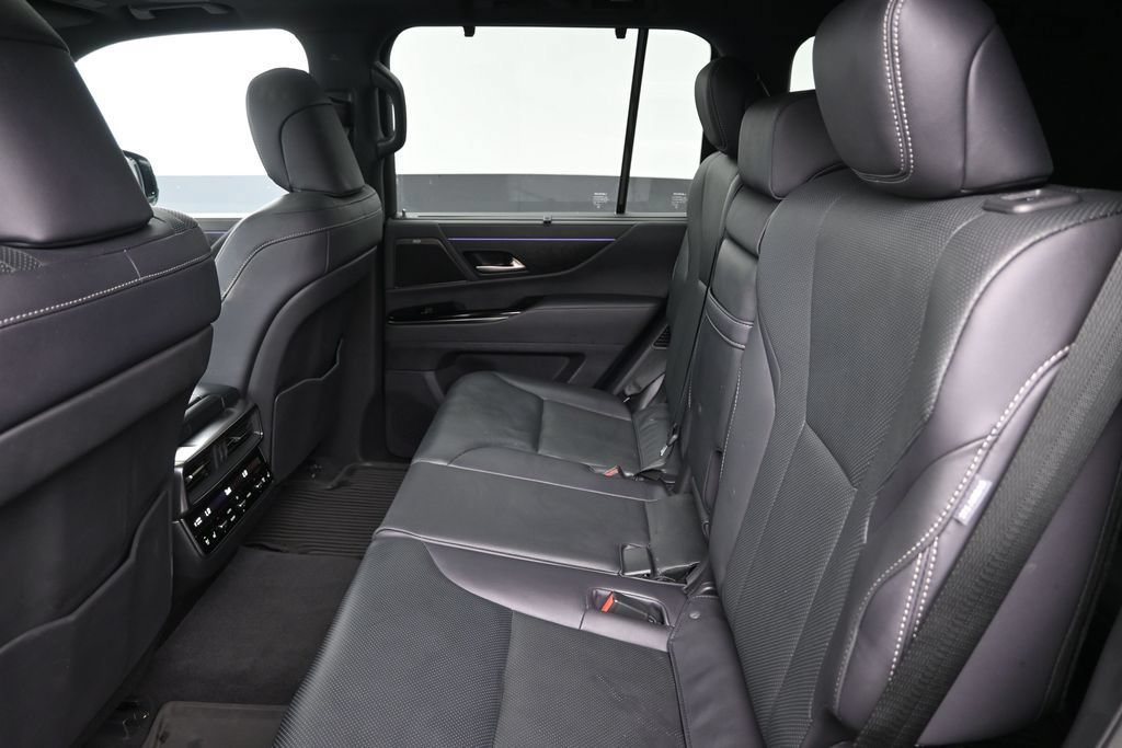 Used 2023 Lexus LX 600 4WD w/ Luxury Package image 11