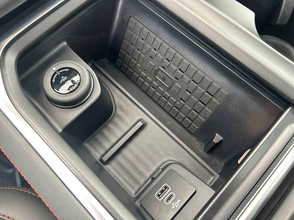 Used 2025 Ford Expedition Active image 35