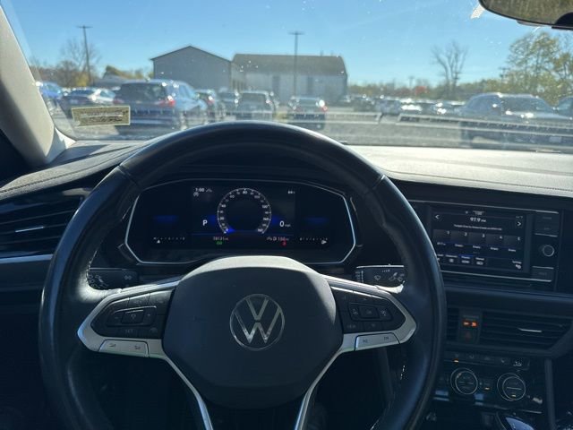 Used 2022 Volkswagen Jetta SE image 12