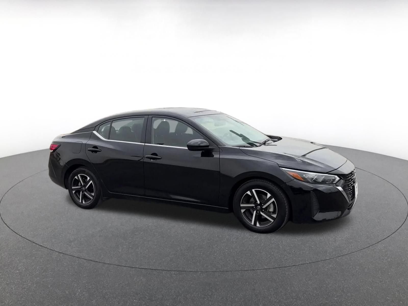 Used 2025 Nissan Sentra SV FWD image 2