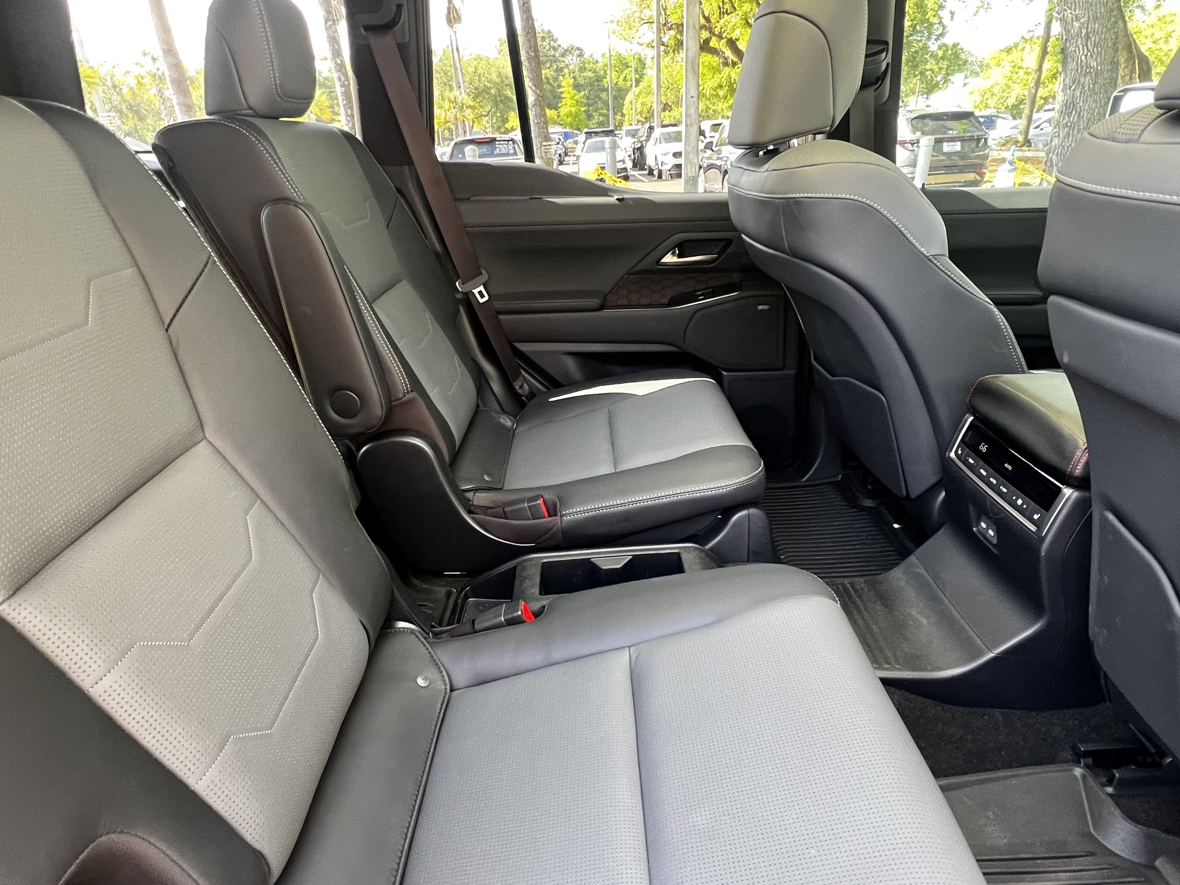 Used 2025 Lexus GX 550 w/ Accessory Package (2T) image 41