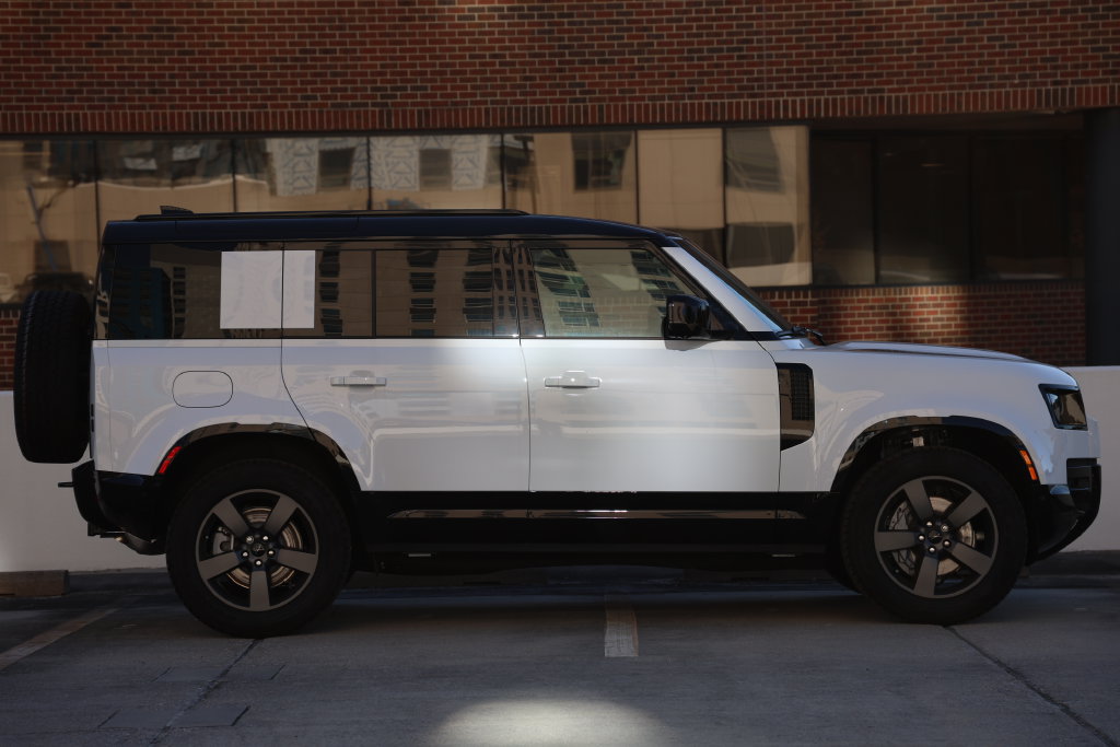 New 2026 Land Rover Defender 110 X-Dynamic SE AWD/4WD image 4