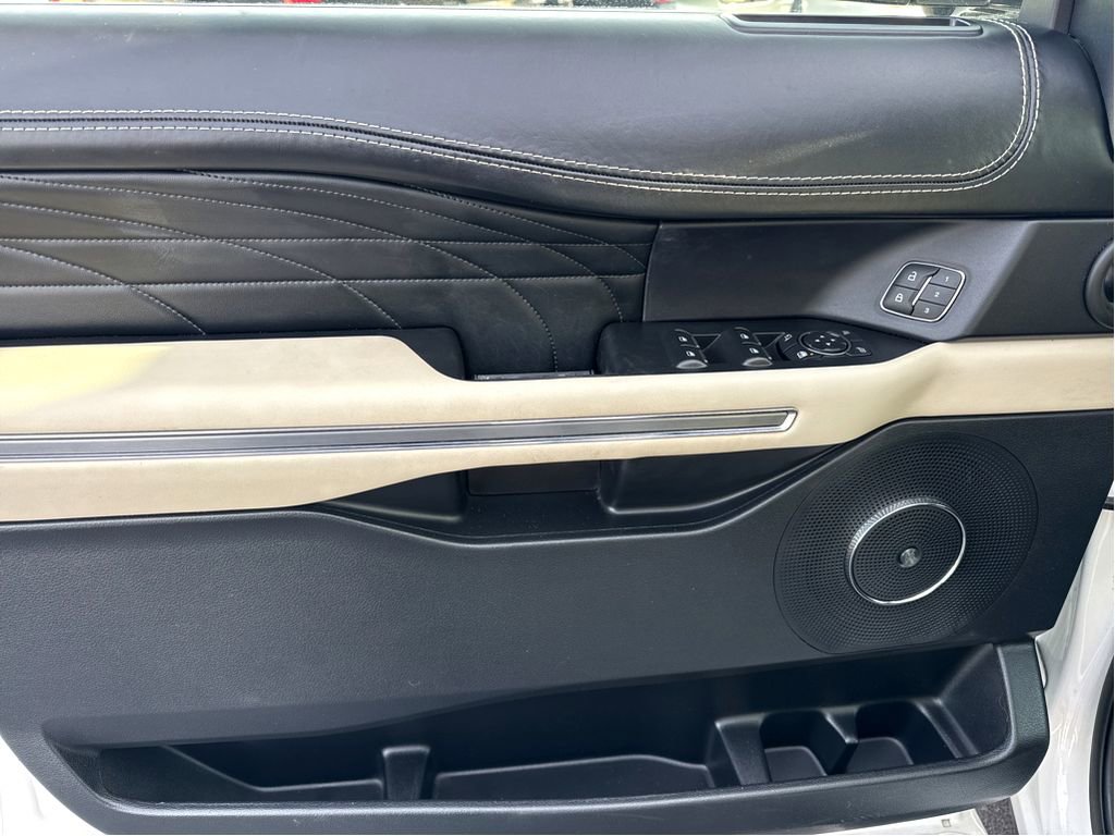Used 2020 Ford Expedition Platinum image 12