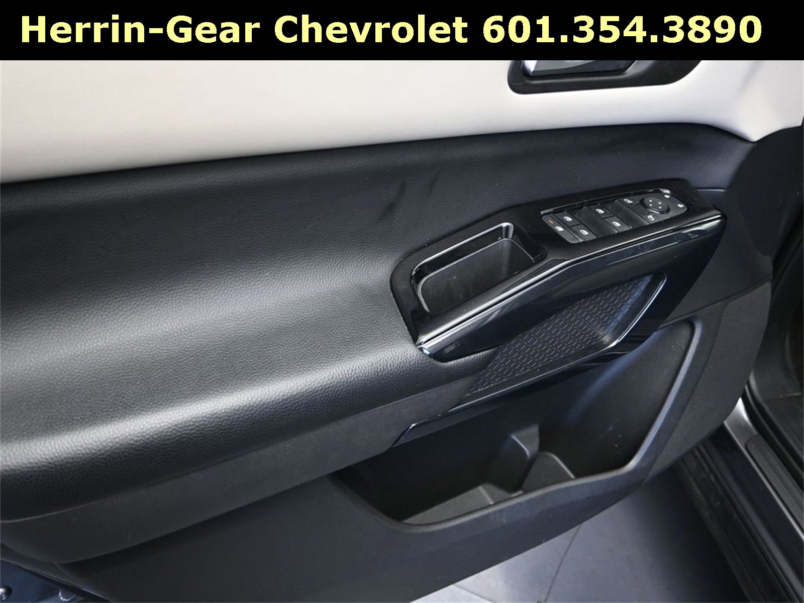 Used 2022 Nissan Pathfinder SV image 11