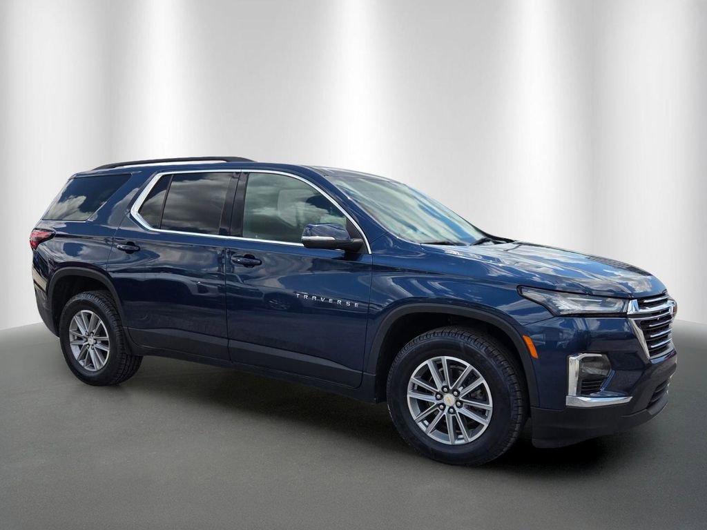 Certified 2023 Chevrolet Traverse LT FWD image 2