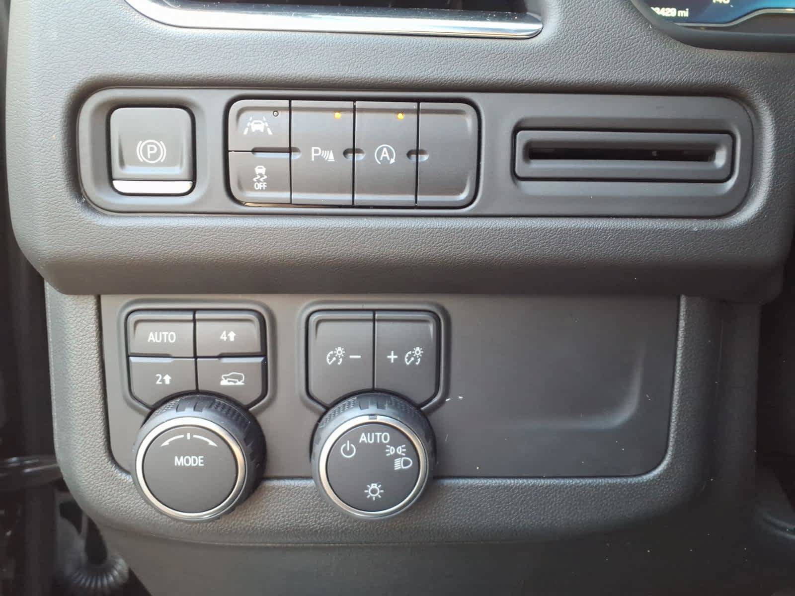 Used 2023 Chevrolet Suburban LT AWD/4WD image 11