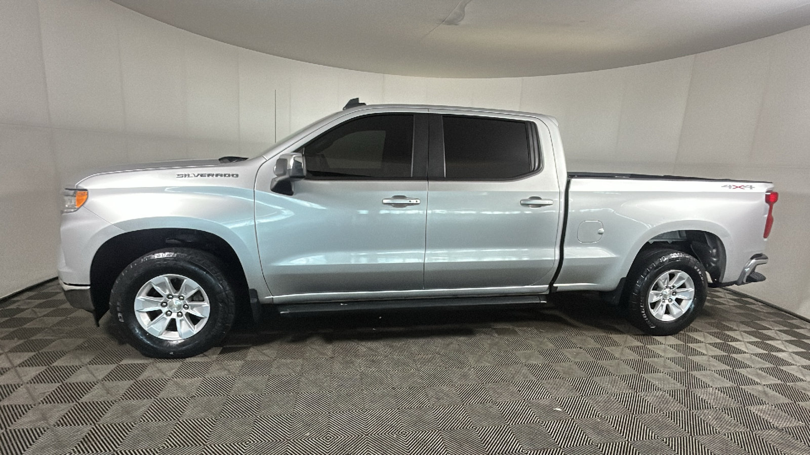 Used 2022 Chevrolet Silverado 1500 LT w/ Work Truck Package AWD/4WD image 6