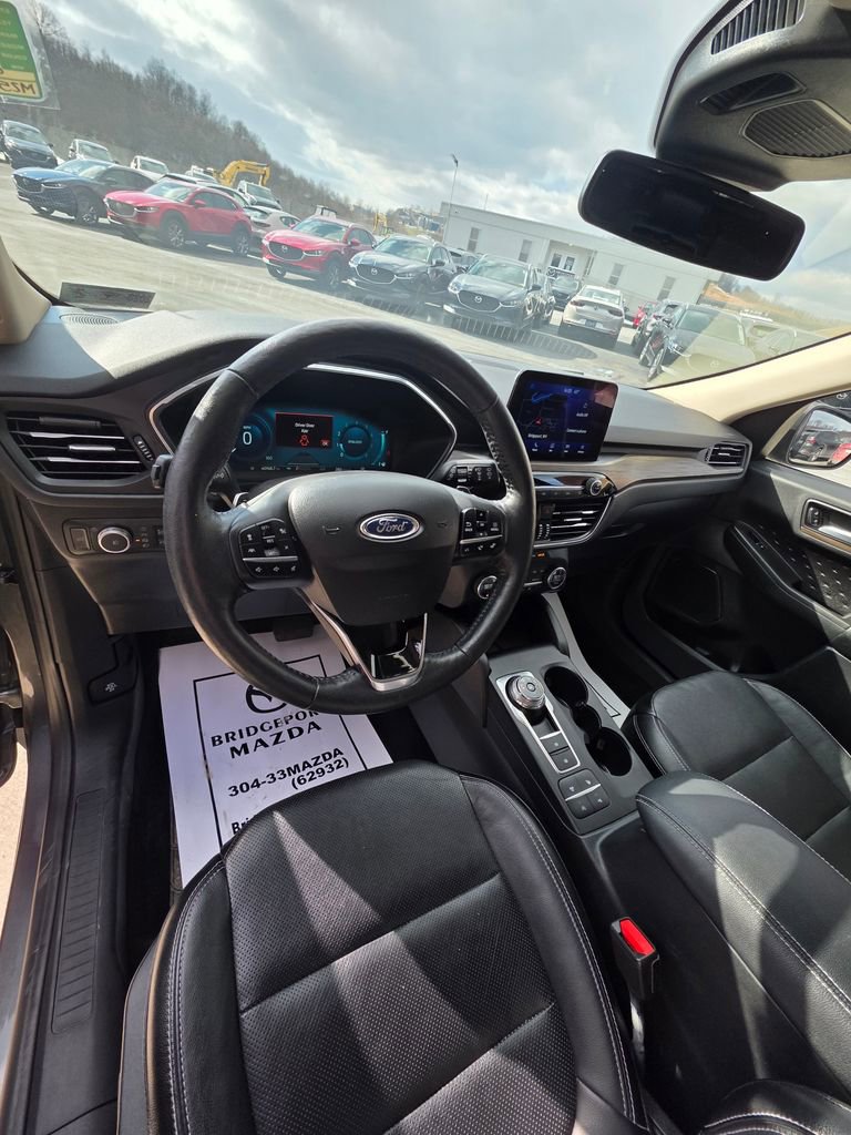 Used 2020 Ford Escape Titanium image 12