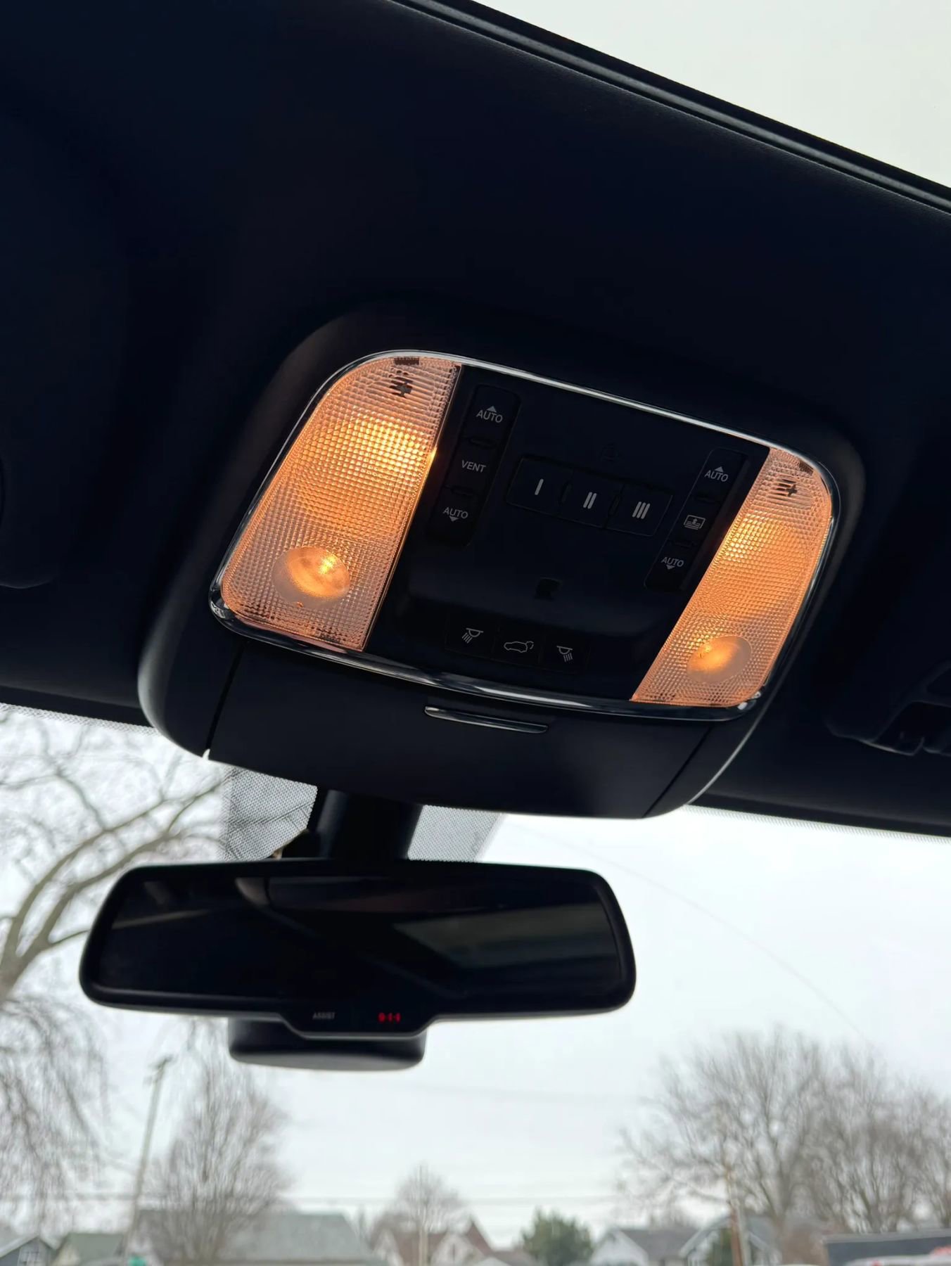 Used 2014 Jeep Grand Cherokee Limited w/ Luxury Group II image 24