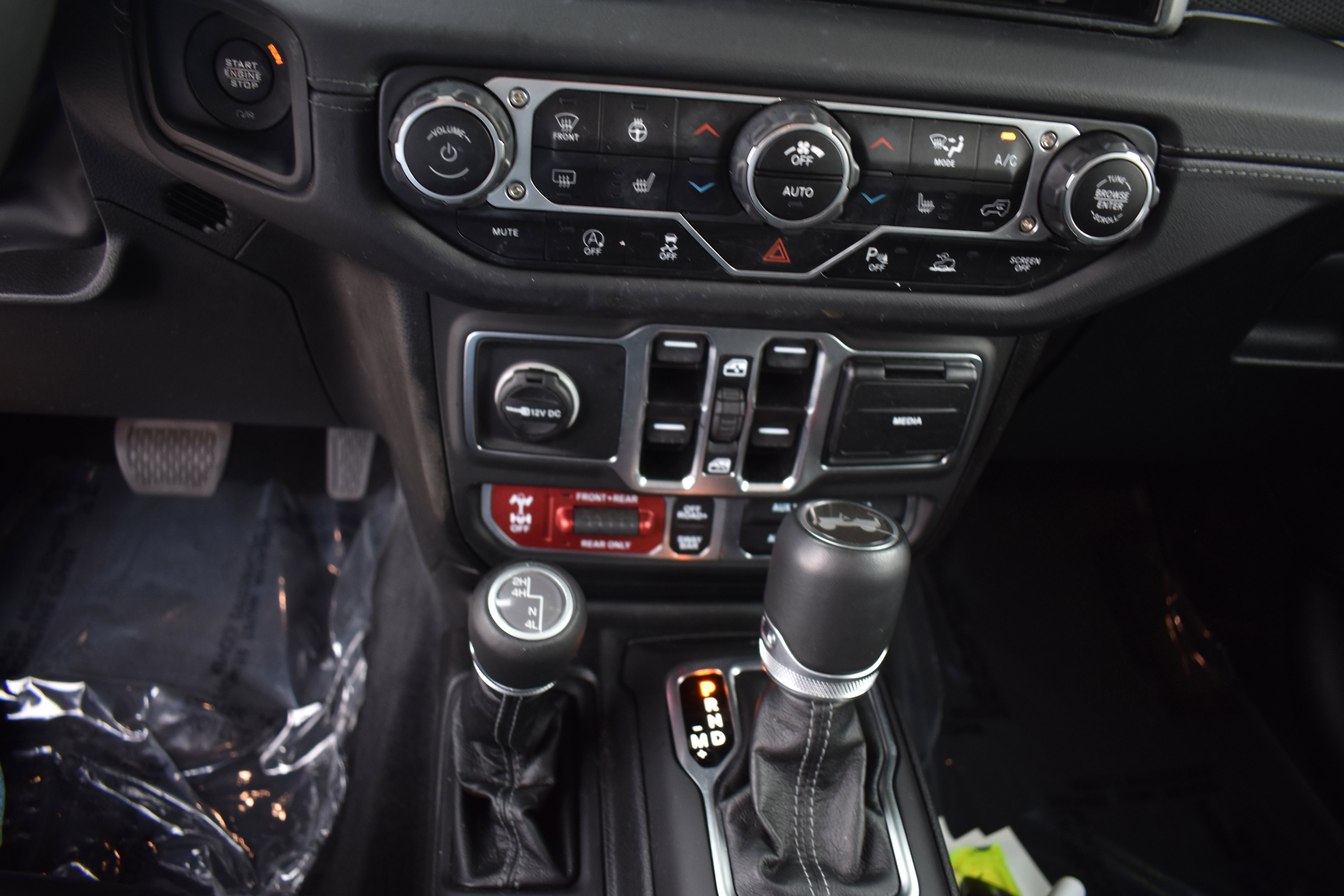 Used 2025 Jeep Wrangler Unlimited Rubicon w/ Safety Group image 22