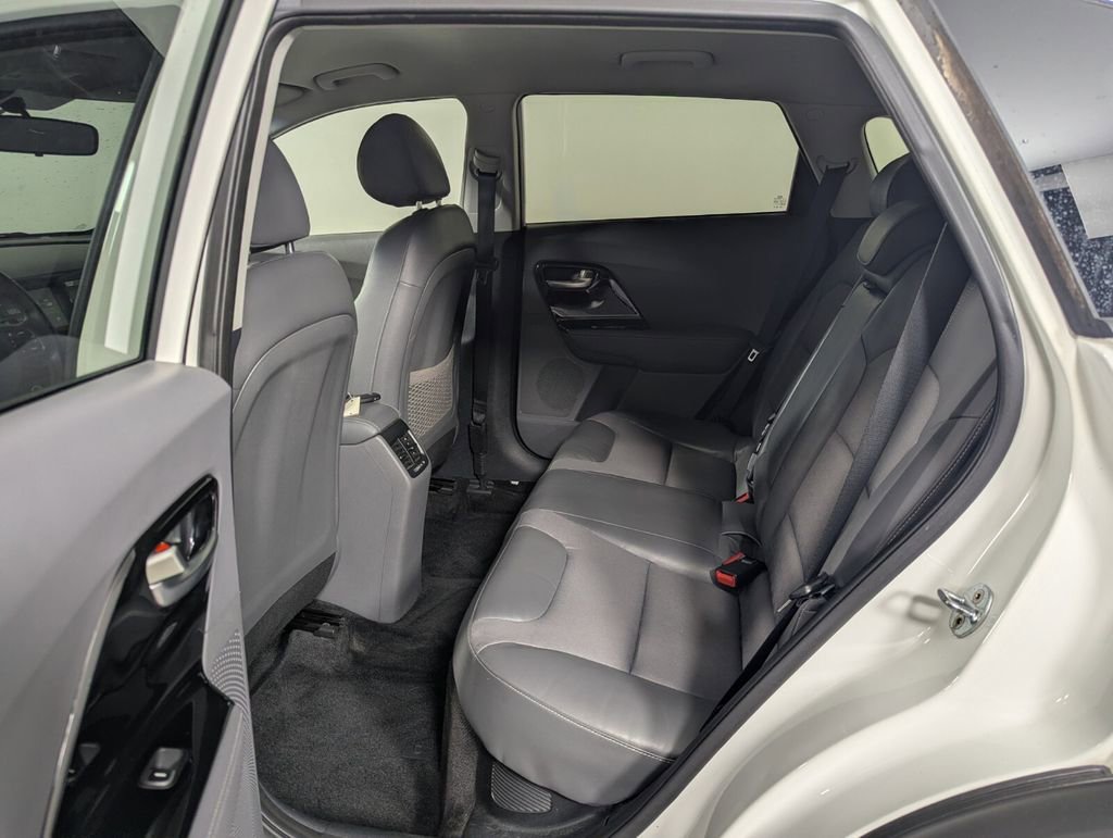 Used 2017 Kia Niro EX FWD image 24