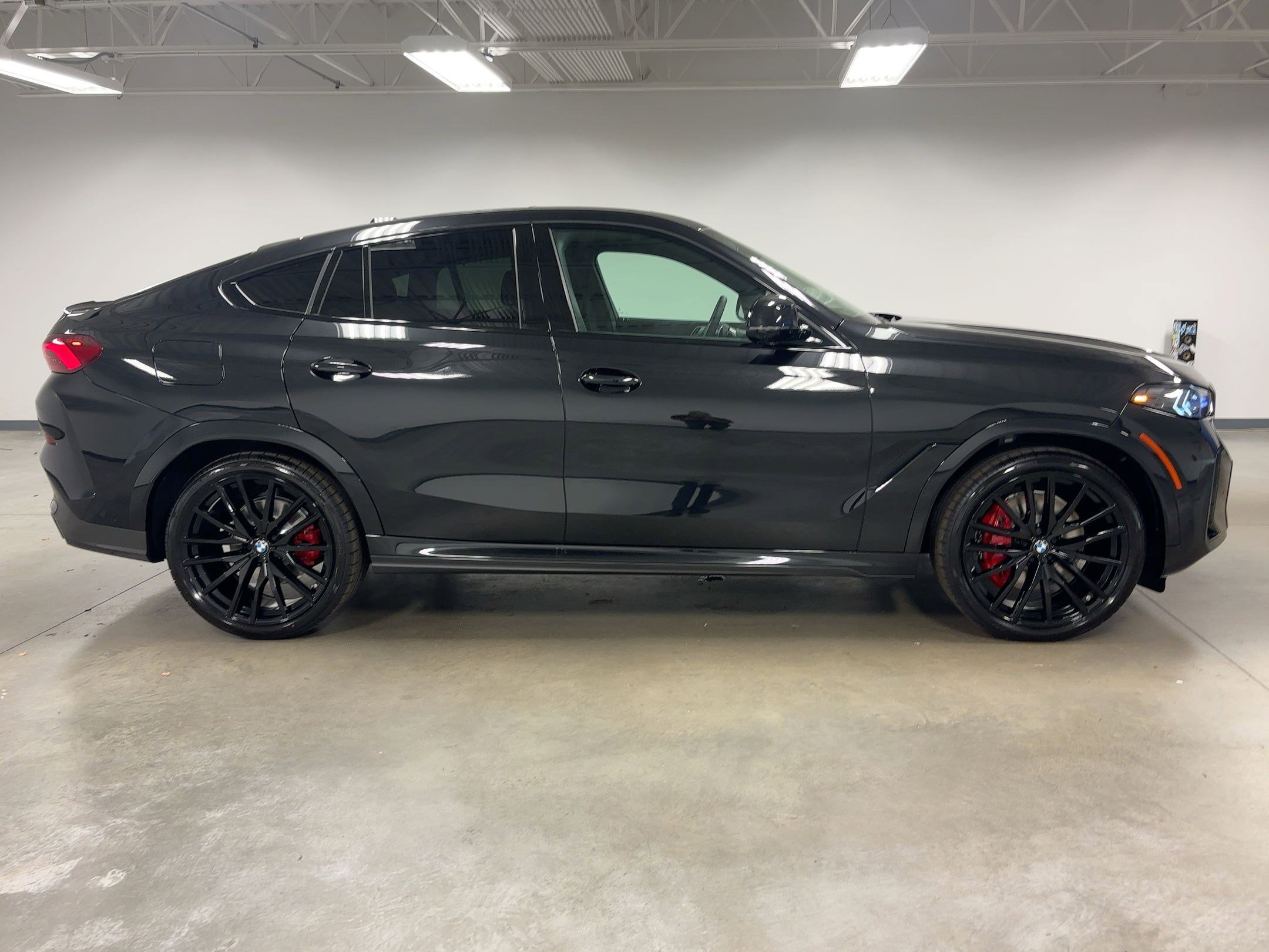 New 2026 BMW X6 xDrive40i w/ Executive Package image 7