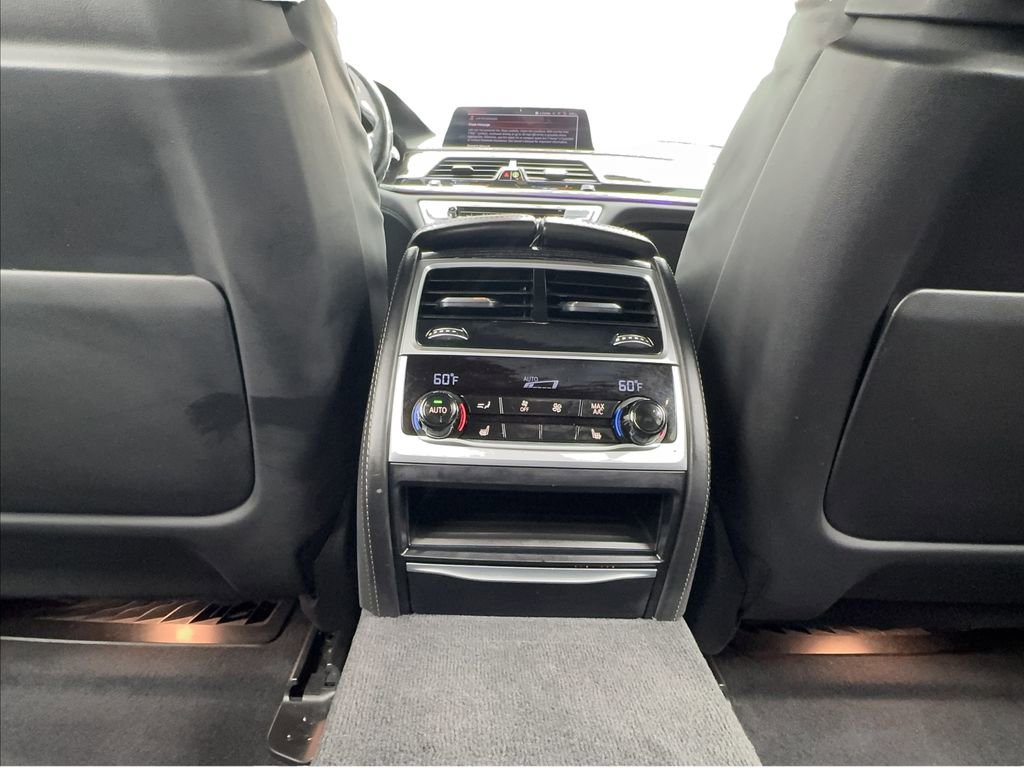 Used 2022 BMW 750i xDrive w/ Executive Package AWD/4WD image 23