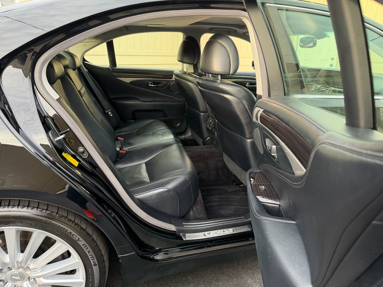 Used 2013 Lexus LS 460 Luxury Sedan AWD w/ Comfort Pkg image 4