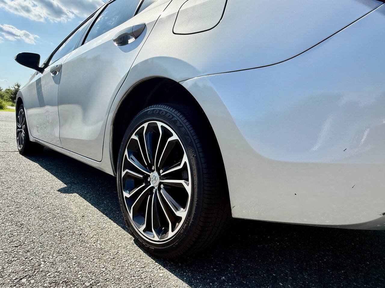 Used 2015 Toyota Corolla S FWD image 14