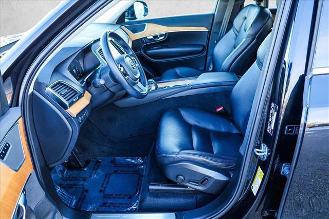 Used 2022 Volvo XC90 T8 Inscription Expression w/ Climate Package image 12