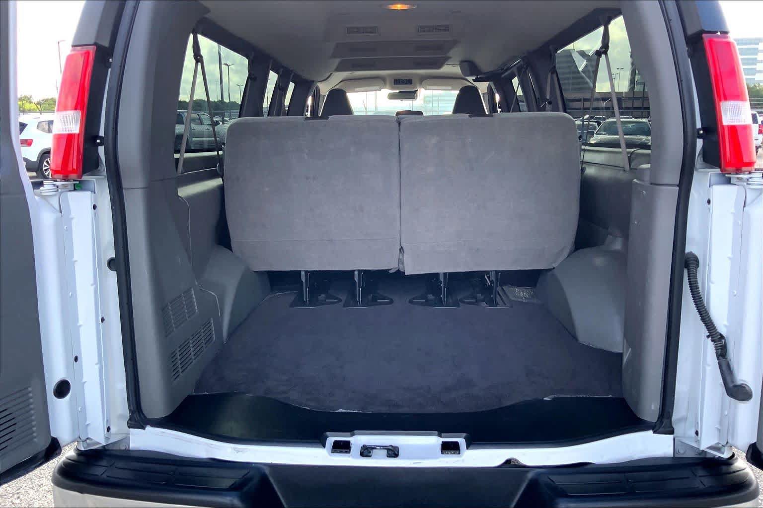 Used 2025 GMC Savana 3500 LT w/ LT Preferred Equipment Group RWD image 32