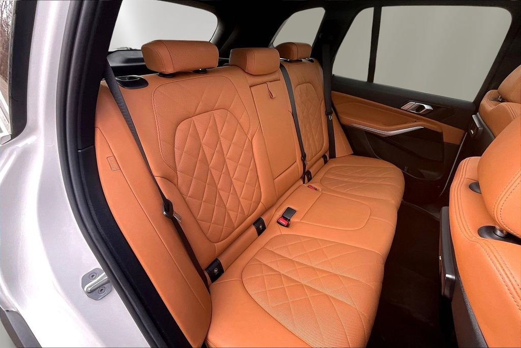 Used 2023 BMW X5 xDrive40i w/ Parking Assistance Package image 25