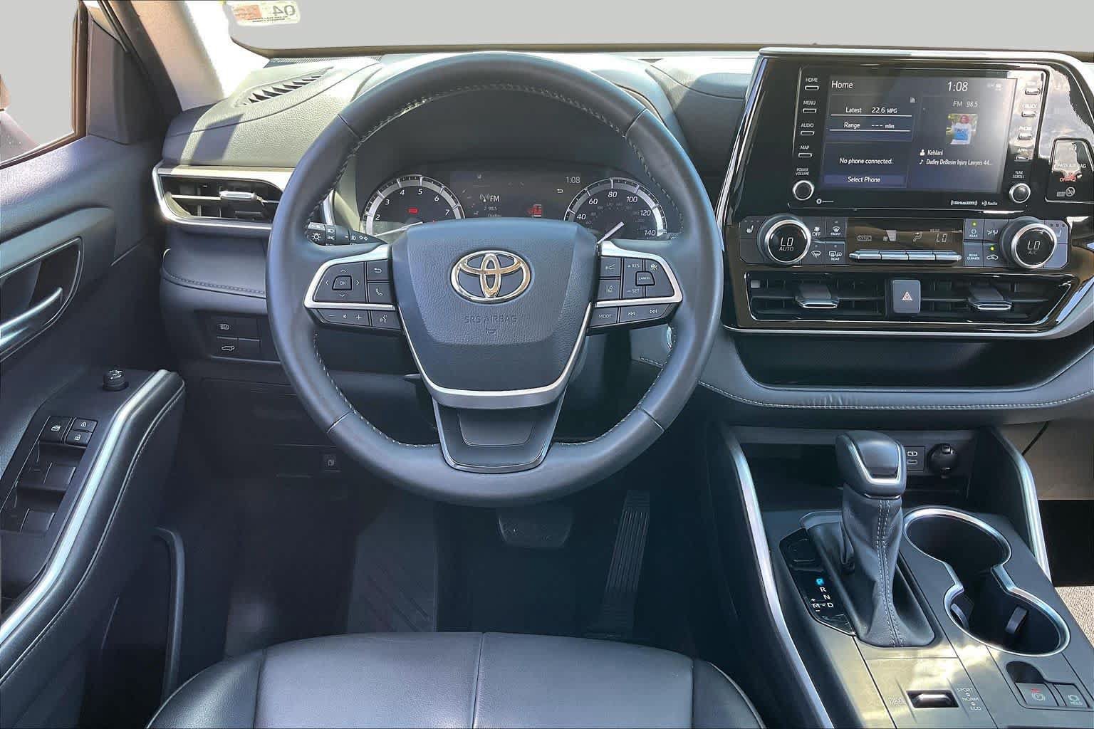 Used 2022 Toyota Highlander XLE FWD image 6