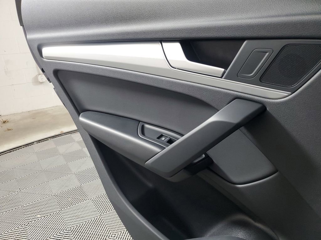 Used 2025 Audi Q5 2.0T Premium image 18