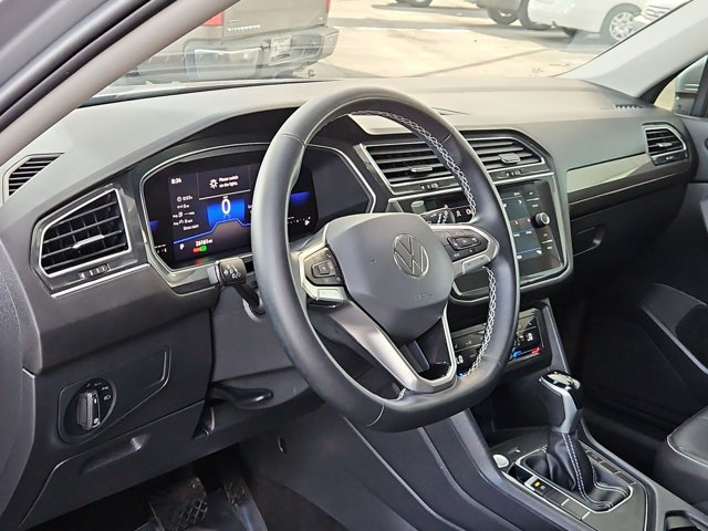 Used 2023 Volkswagen Tiguan SE w/ Panoramic Sunroof Package FWD image 11