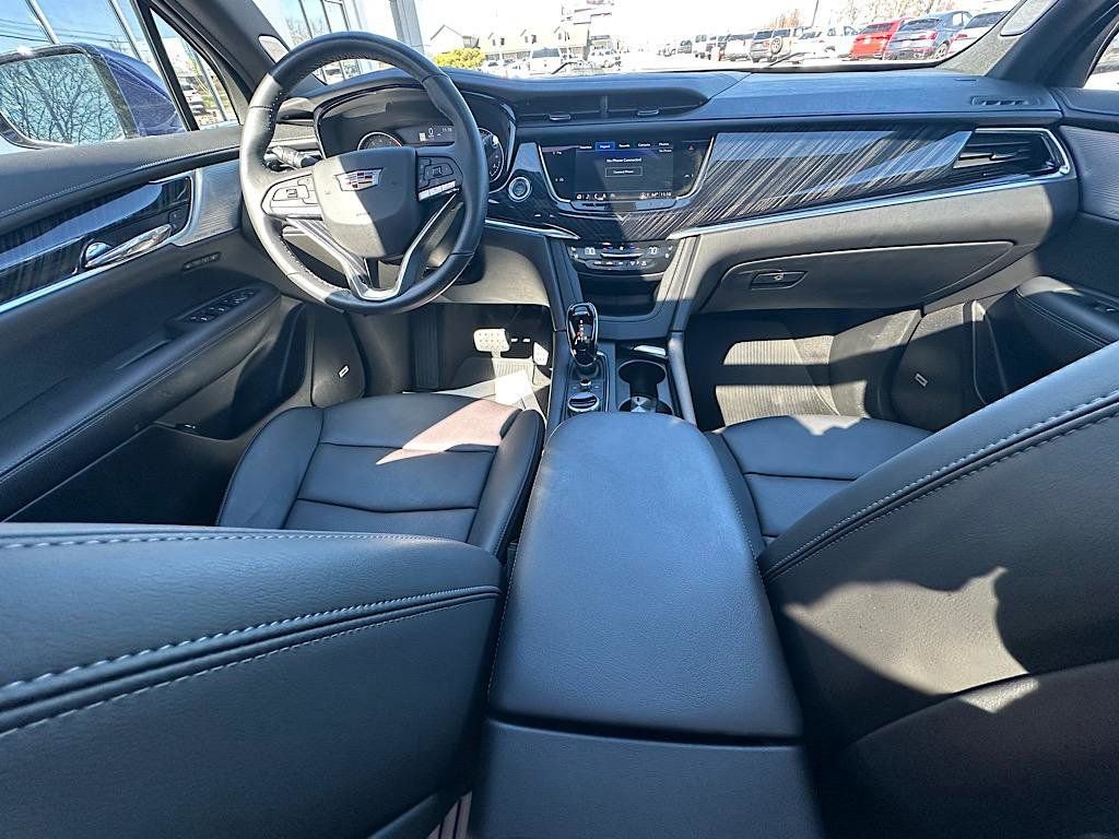 Used 2025 Cadillac XT6 Premium Luxury image 18