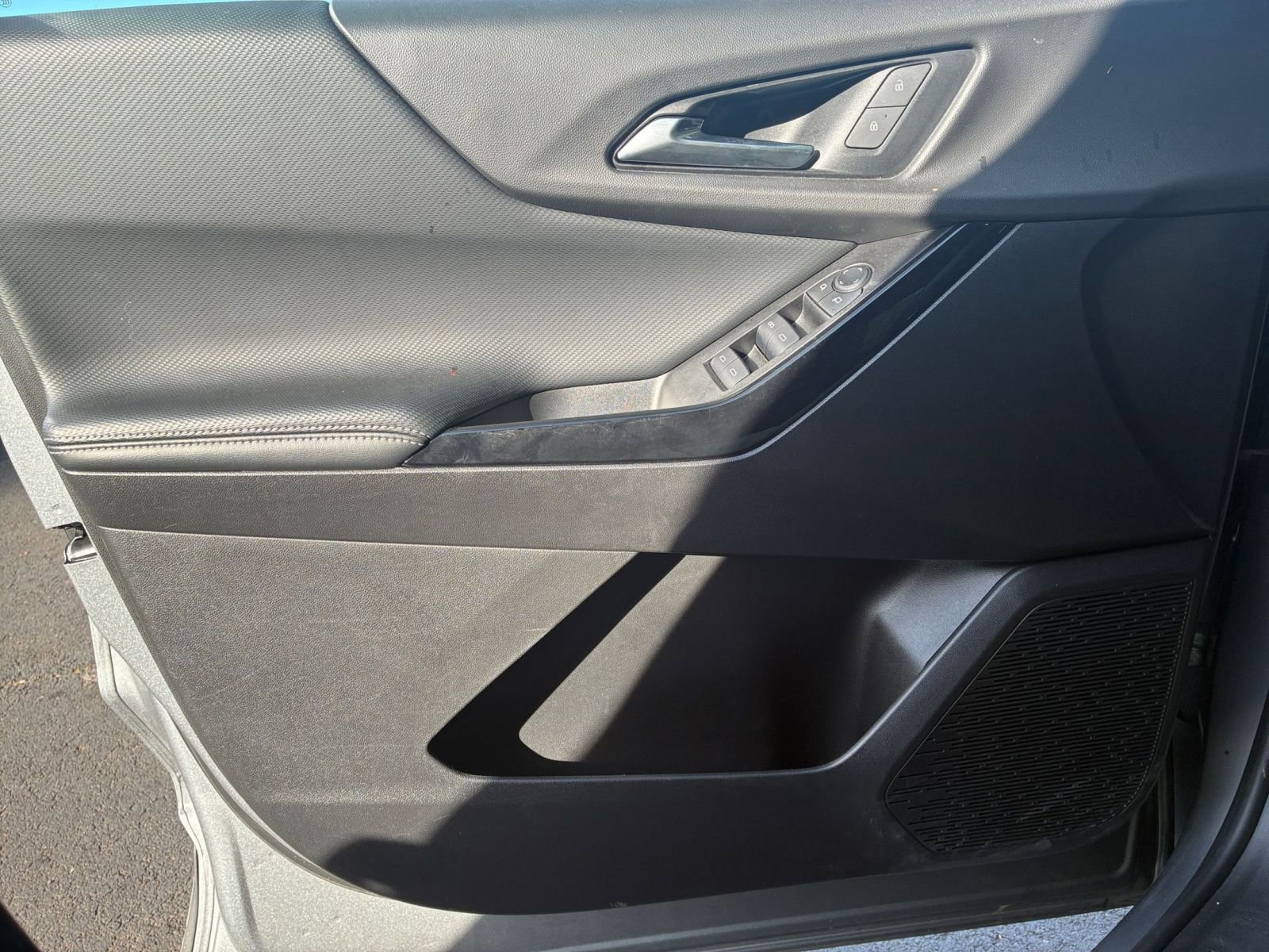 Used 2025 Chevrolet Equinox LT FWD image 18