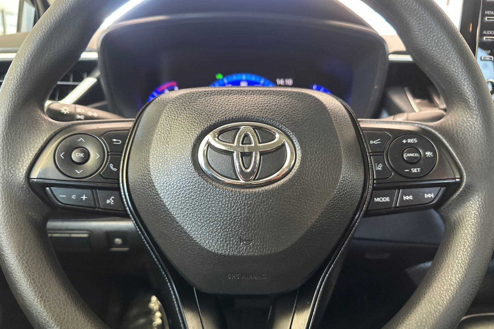 Used 2020 Toyota Corolla LE w/ Carpet Mat Package (TMS) image 23
