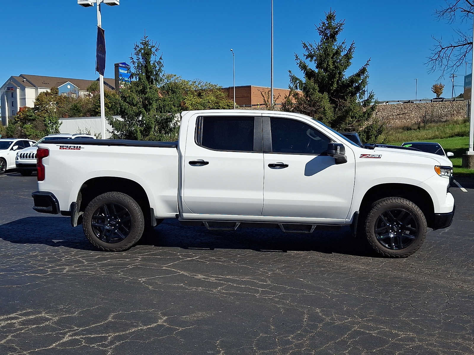 Used 2024 Chevrolet Silverado 1500 LT Trail Boss w/ LT Trail Boss Premium Package AWD/4WD image 7