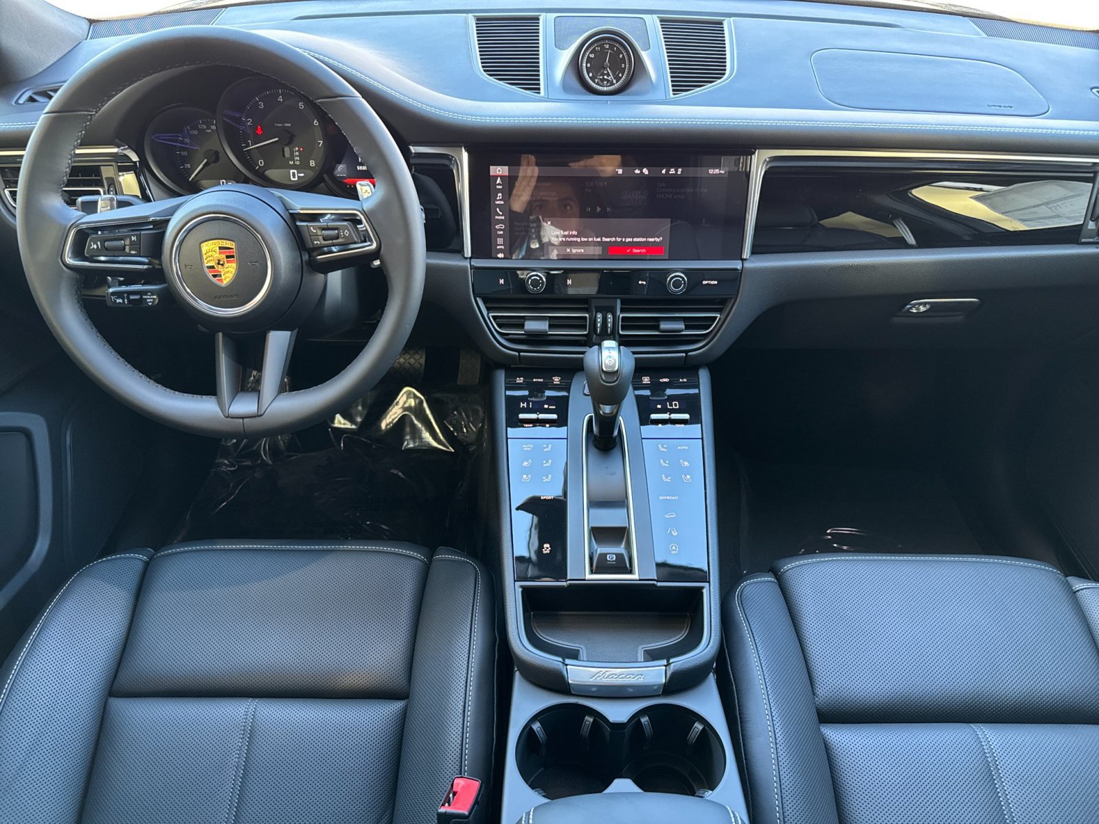Certified 2026 Porsche Macan AWD/4WD image 6