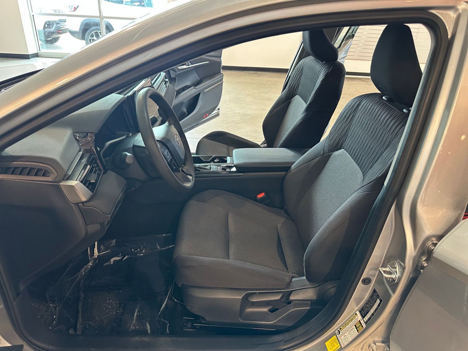 Used 2025 Toyota Camry LE FWD image 27