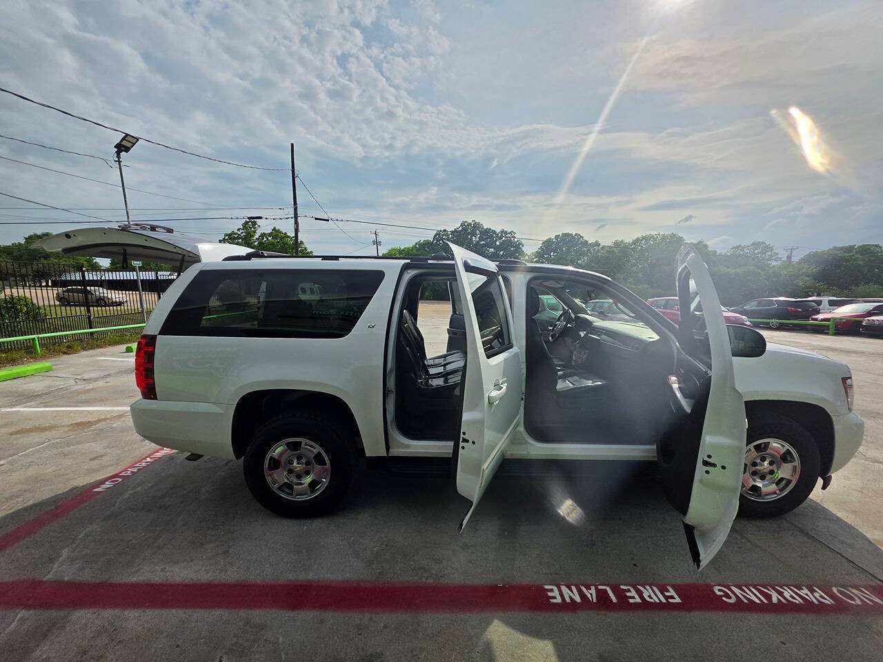 Used 2012 Chevrolet Suburban LT AWD/4WD image 32