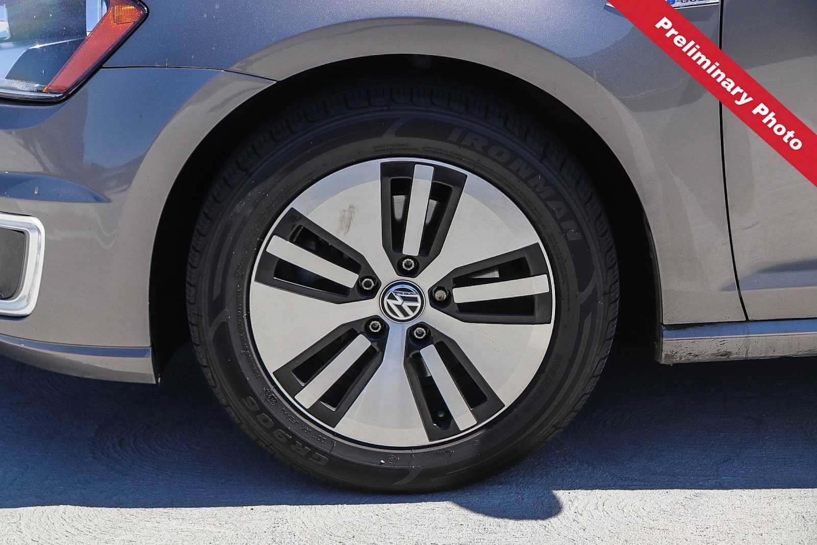 Used 2016 Volkswagen e-Golf SE FWD image 11